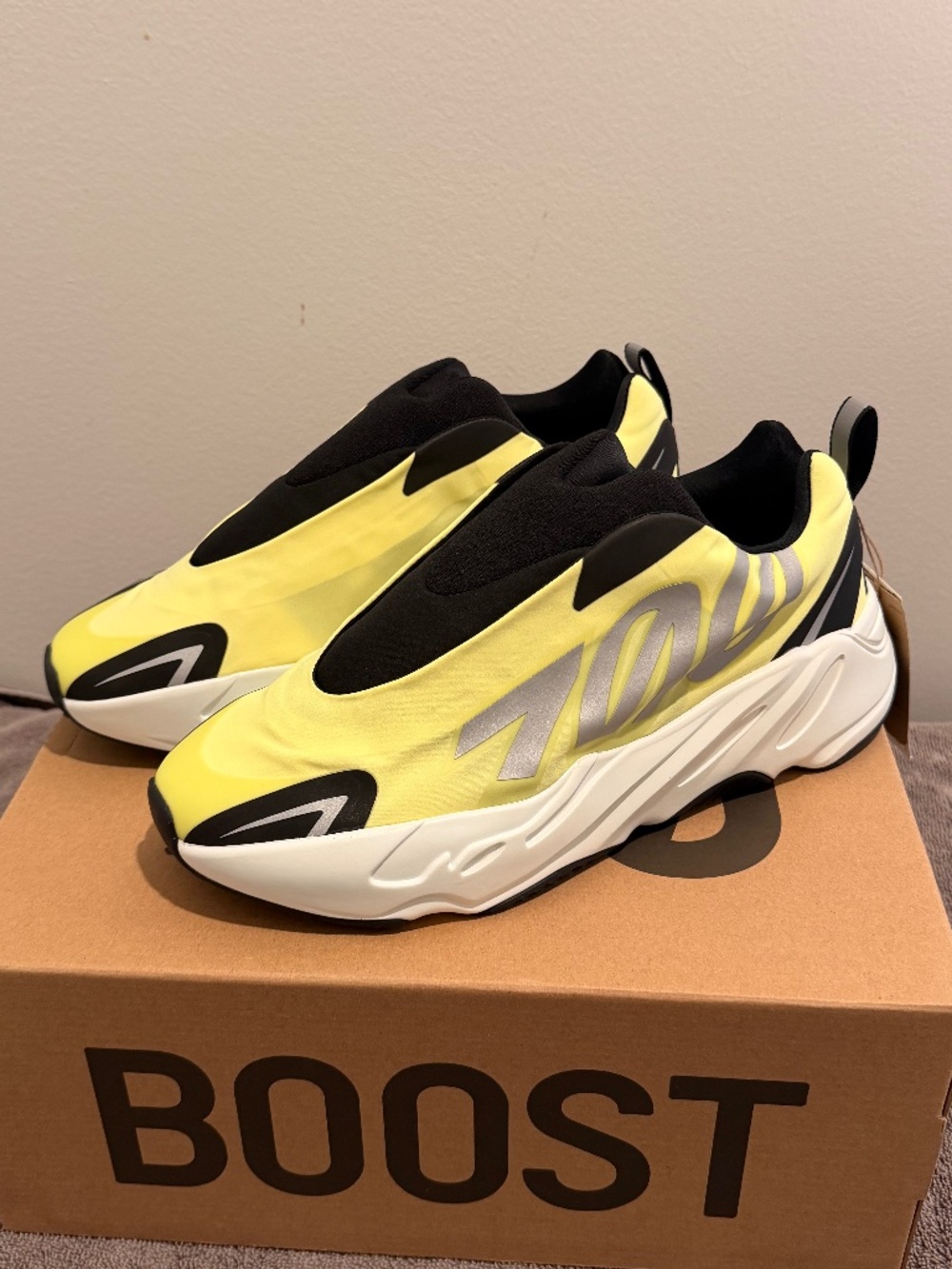 NIB adidas Yeezy Boost | 700 MNVN Laceless Phosphor Yellow Size 9.5